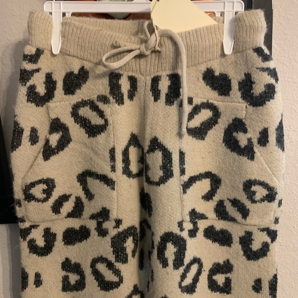 Oatmeal Fuzzy Knit Leopard Print Lounge Pants - Picture 10 of 16